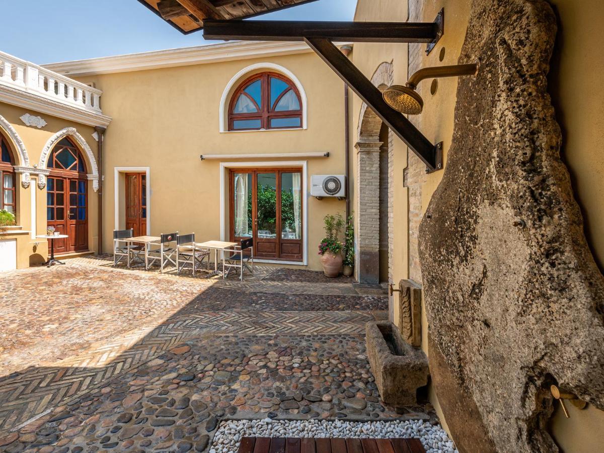 La Torretta Domus Hotell Quartu SantʼElena Exteriör bild