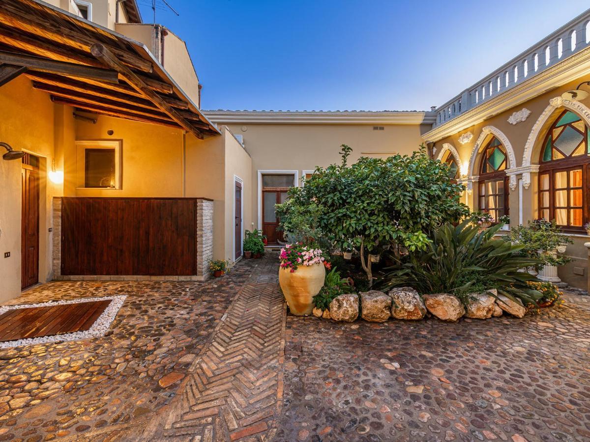 La Torretta Domus Hotell Quartu SantʼElena Exteriör bild